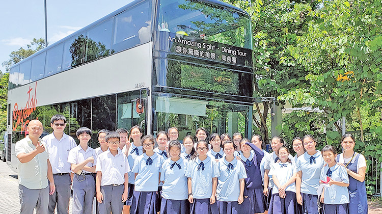 西贡崇真天主教学校(中学部)：宗旨：「兴趣．参与．有意义」学习英语 就在西贡