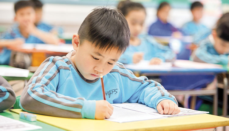 基督教圣约教会坚乐小学：该校特别为小一至小三同学设计校本拼音课程。