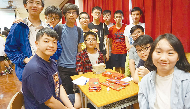 恩主教书院：恩主教书院桥牌队 斗智斗力斗合作