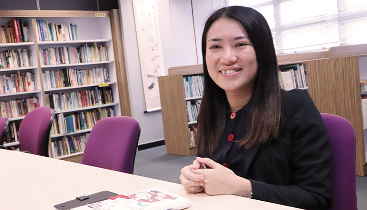 伯裘书院：李老师主要负责辅导及生命教育的工作。