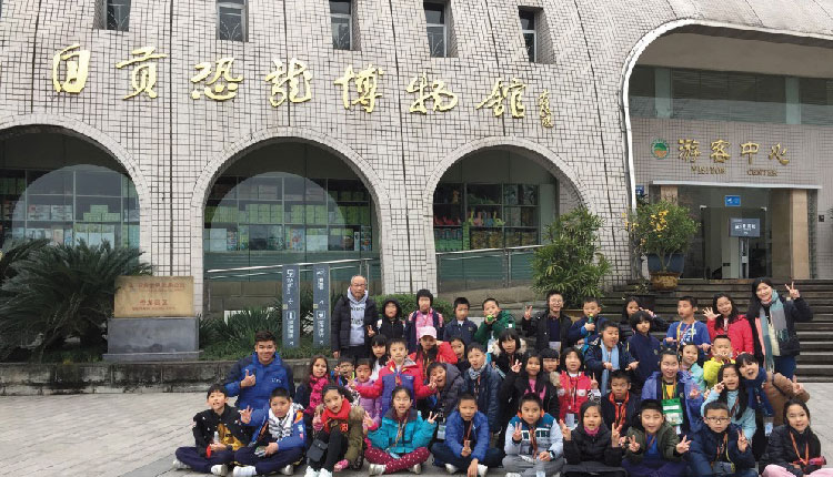 教育传媒：多元活动让学生吸收知识。