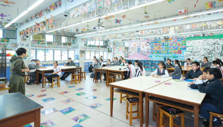 教育传媒：中、小学教师承受处理行政工作的压力，教联会争取「一校一行政主任」多时，今天终于有成果。