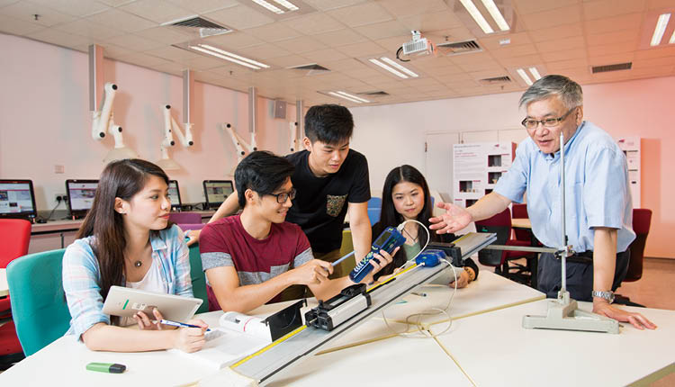 城大理学院课程紥实及实用性高，致力培养具远见及高技能的专才。