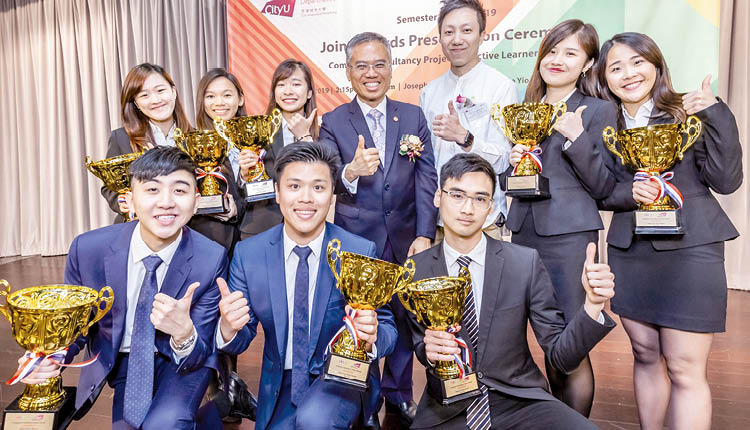香港城市大学：学生在市场顾问计划中表现优秀，获得企业的赞扬及嘉许。