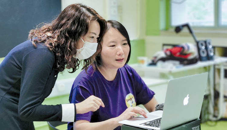 从停课期间电子教学安排 看校长的创新领导力： 常规功夫与非常规招式
