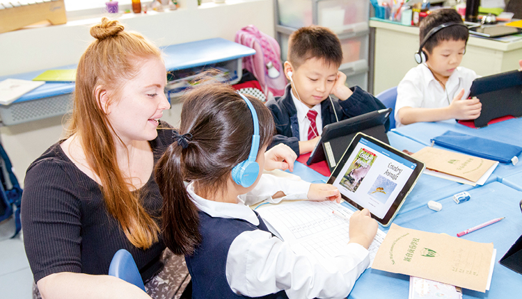 电子教学增加学习灵活性，学生可按自己能力，选择阅读不同 程度的书本。