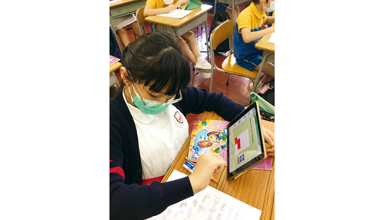 善用电子教学，抽象的数学概念得以具体化， 让学生更容易理解，提升学习成效。