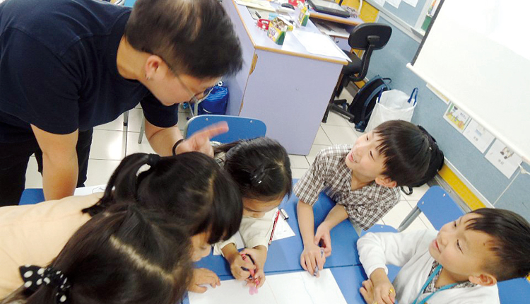 培育学生之余，也关顾老师与家长，多方面沟通协作，达致以人为本。