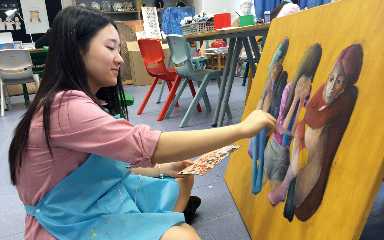  吴校长表示，学校现阶段也与香港及内地知名大学探讨在校内设立高端实验室及人才培养计划等，从而发掘学生的潜能，自小培养学生以期成为卓越的人才。