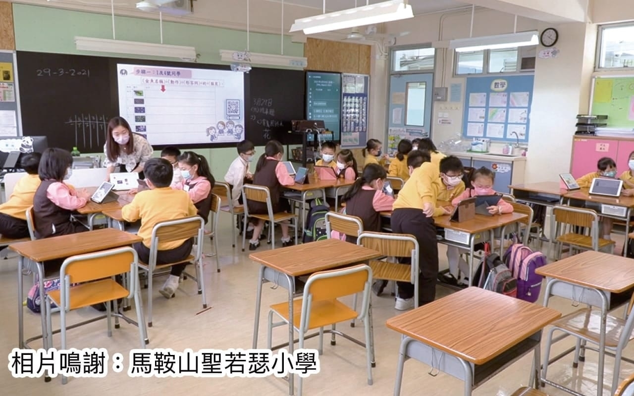 黄老师善用影片及电子设备提升同学兴趣。