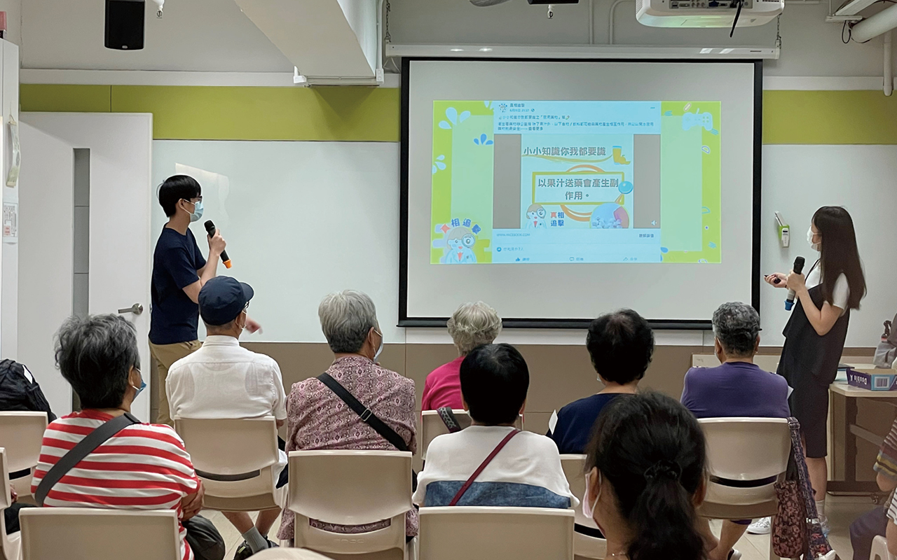 学生亲临长者中心