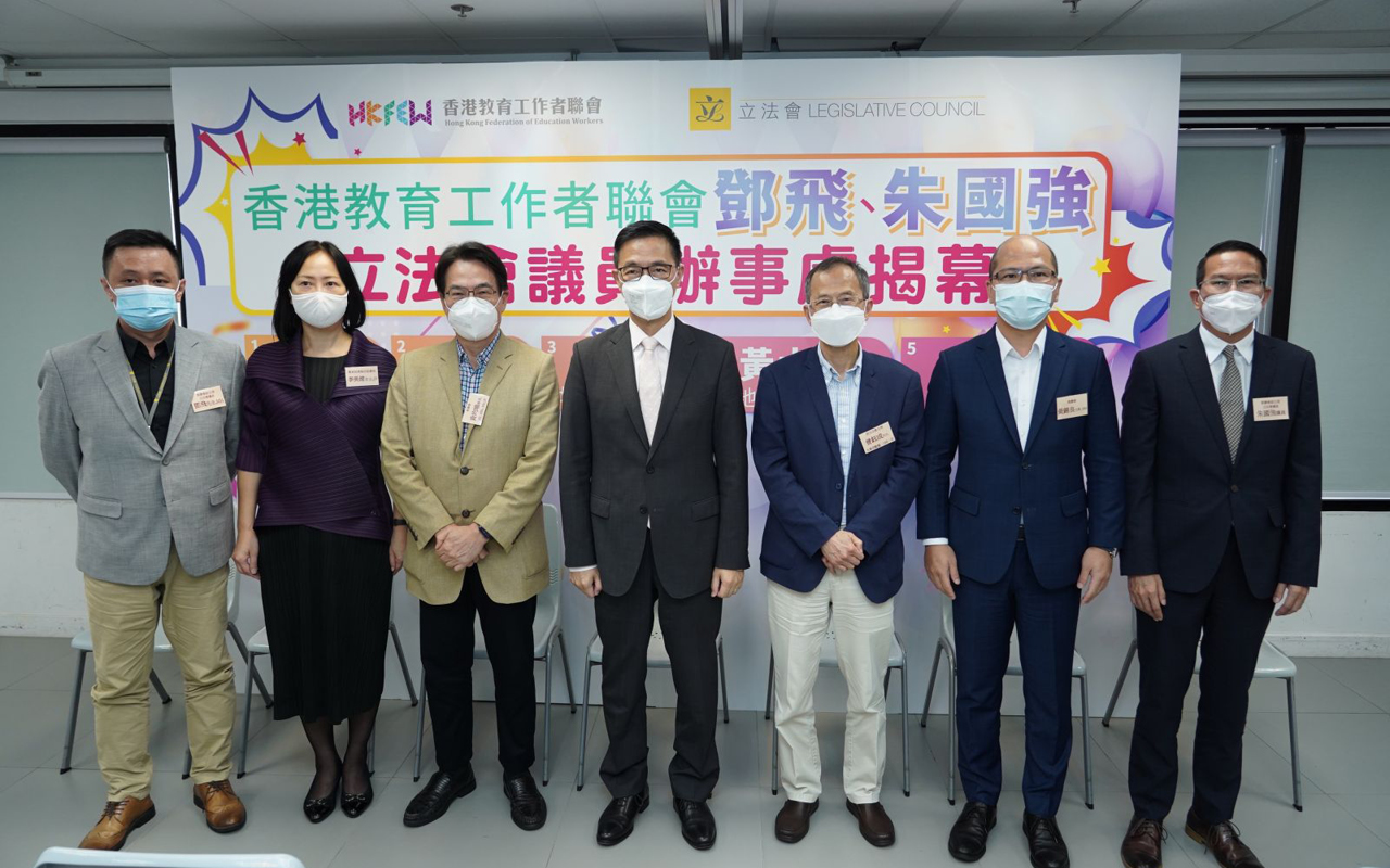 时任教育局局长杨润雄、常任秘书长李美嫦、前立法会主席曾钰成莅临主礼