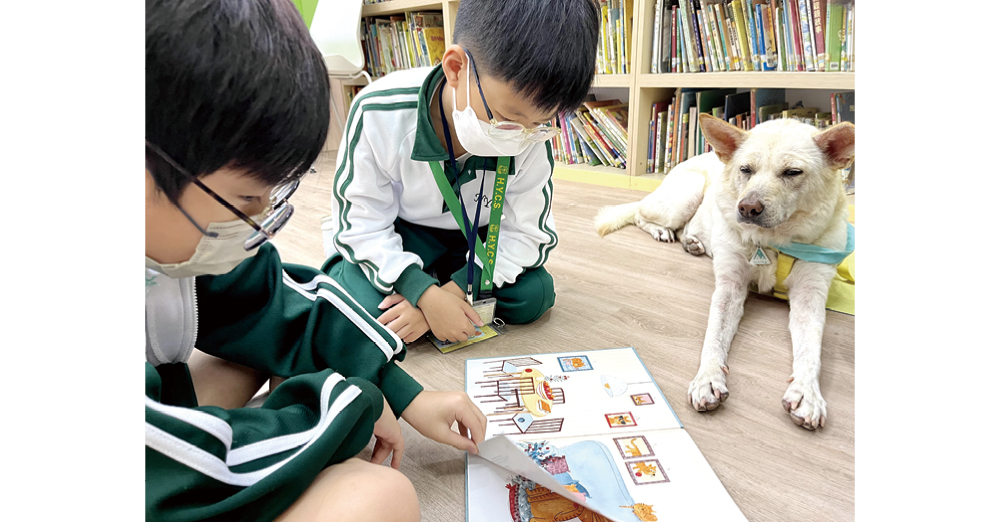 运用实物及生活化题材主导课堂，加深学生对学习内容的记忆。