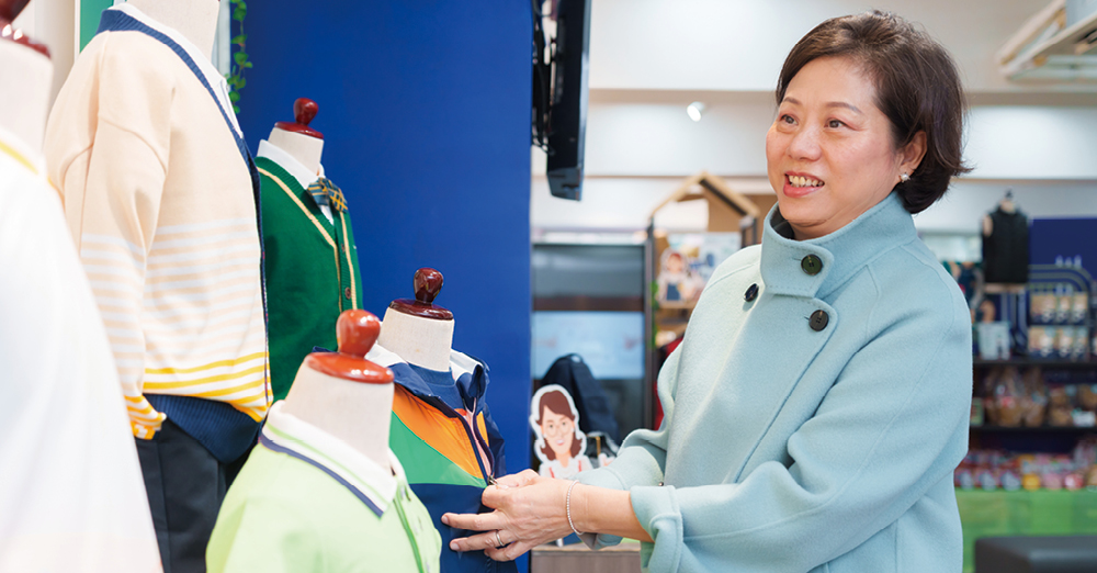 成功为接近 70 间学校提供校服设计及生产